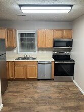 Building Photo - 237 Camelot Dr
