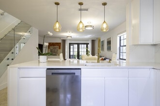 Building Photo - 576 Westree Ln