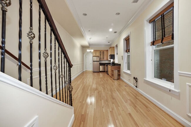 Building Photo - 3 Story Condo w/ Loft in Bloomingdale NW!!...