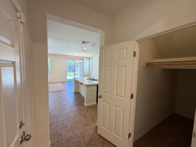 Building Photo - 4 Bedroom, 3.5 Bath, Built in 2013, 2168 Square Feet