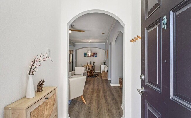 Foto del edificio - For Rent- Furnished or Vacant