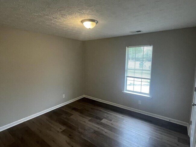 Building Photo - 600 N Hairston Rd