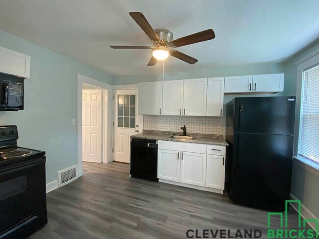 Foto del edificio - 5822 Lawn Ave