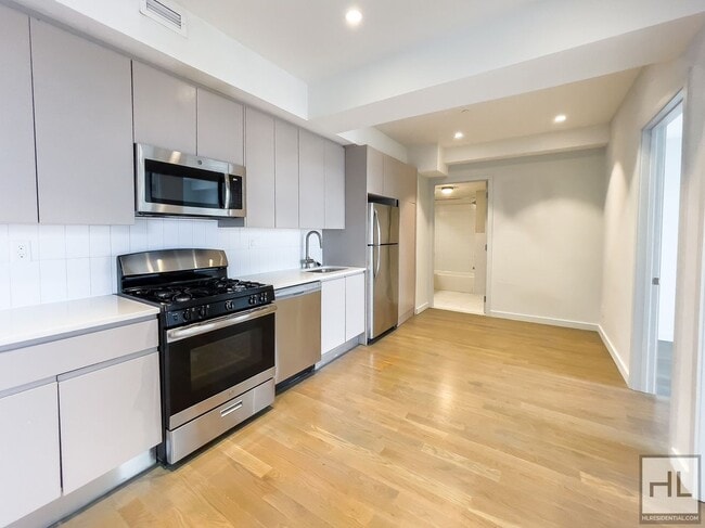 Building Photo - Bushwick Avenue / Spacious 2-Bed 1-Bath / ...