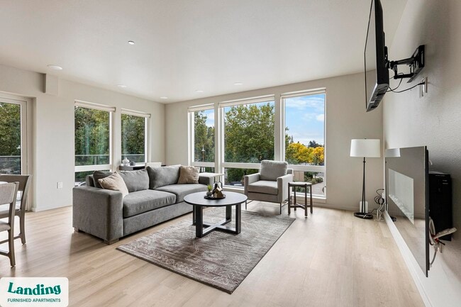 Building Photo - 11505 NE Yacht Harbor Dr