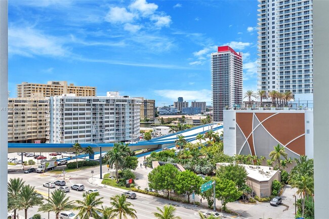 Building Photo - 4001 S Ocean Dr