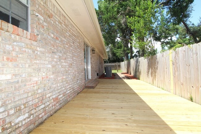 Foto del edificio - Beautiful 3BR Home in North Hill – Special: ½ Off Deposit for Active-Duty Military!