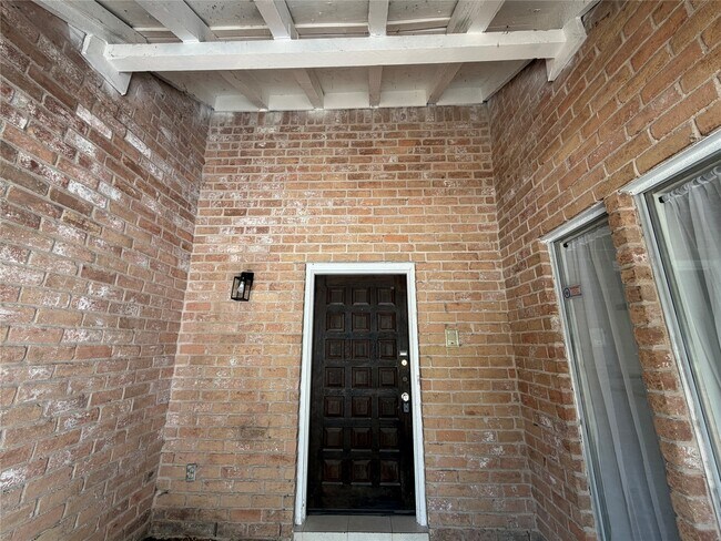 Foto del edificio - 14407 Locke Ln