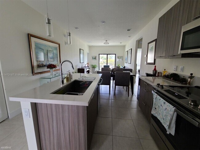 Foto del edificio - 3 br, 2 bath House - 8301 NW 41st St Apt 302
