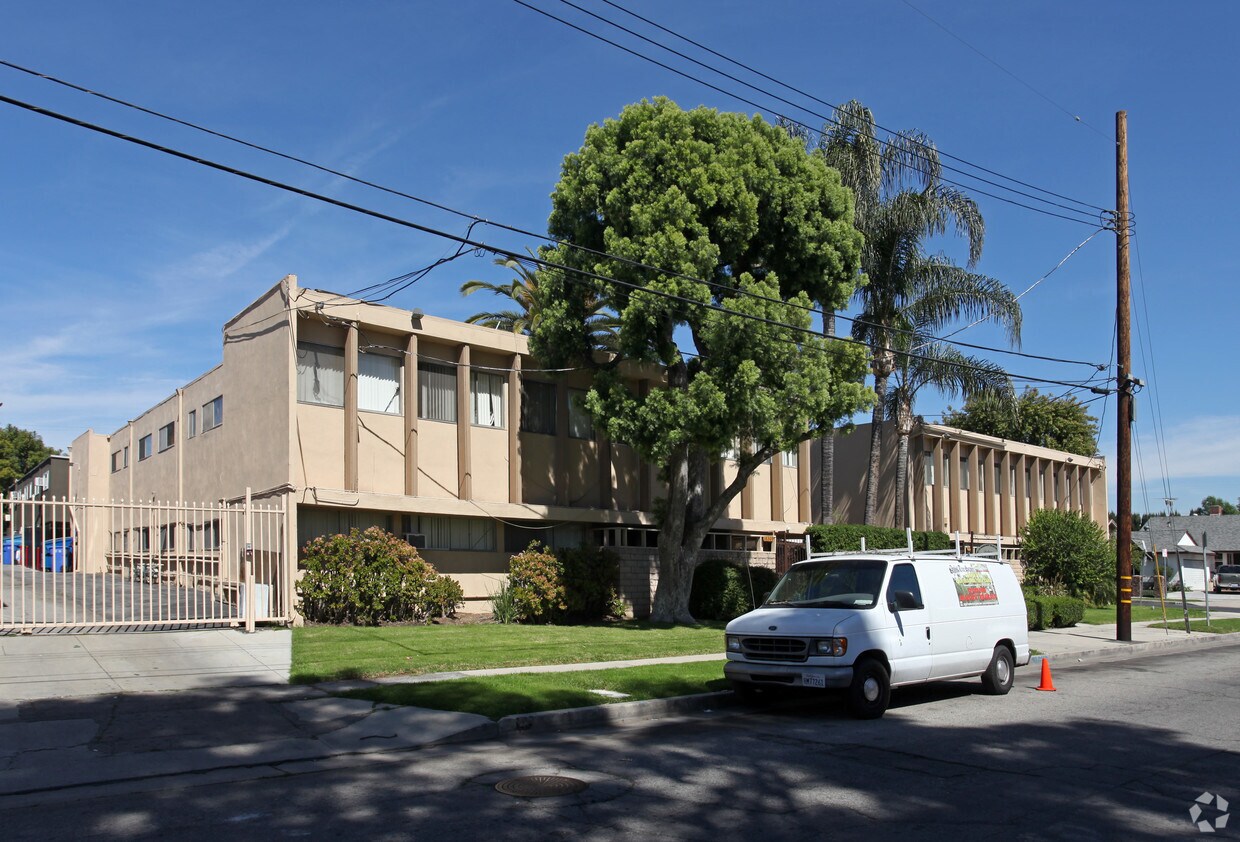 Foto del edificio - 18301-18309 Malden St