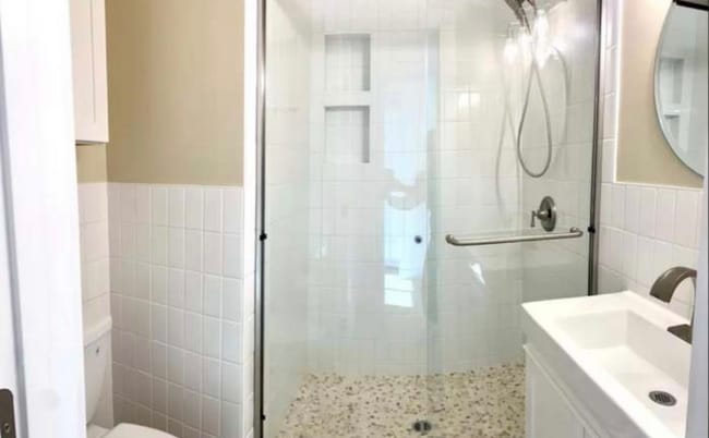 Building Photo - 1249 Division St