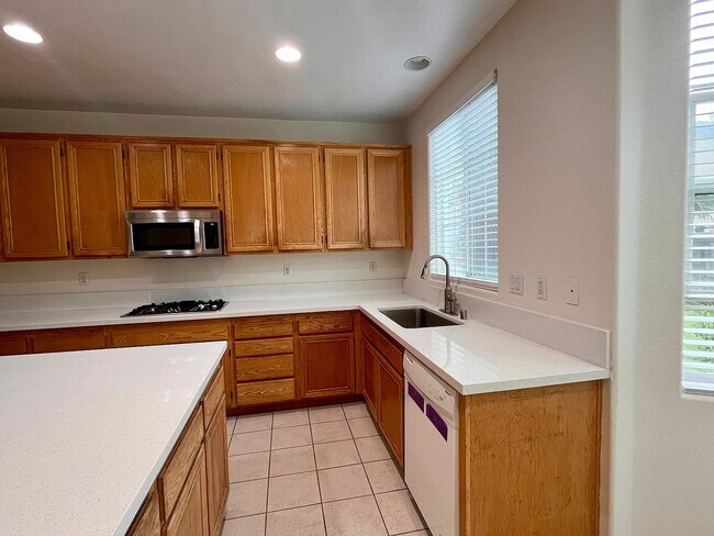 Building Photo - 525 Avenida Ortega