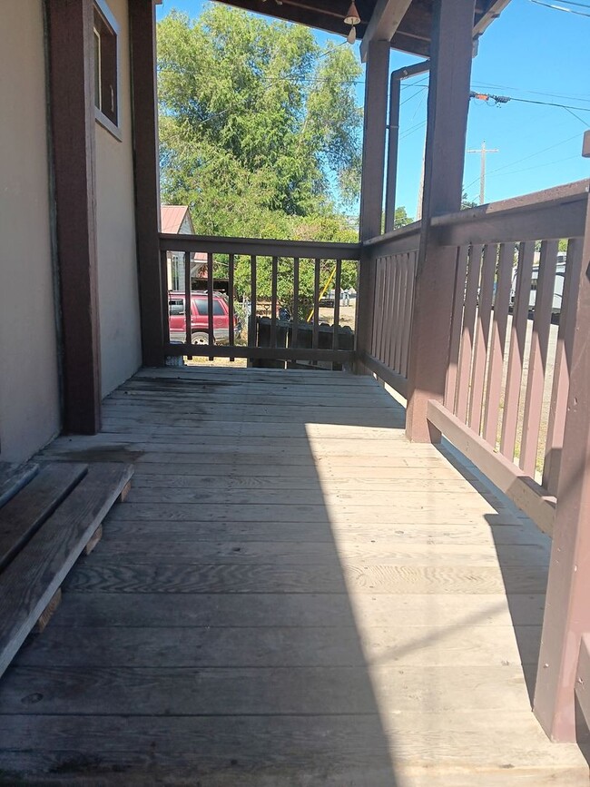 Building Photo - 208 S 1st St