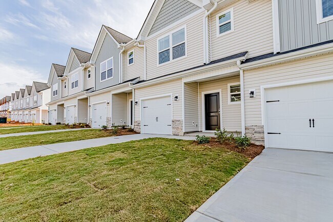 Foto del edificio - Townhome in Peachtree Park in Duncan