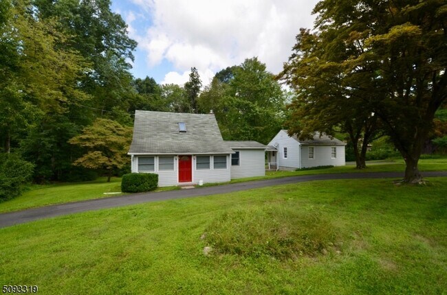 Building Photo - 304 Emmans Rd