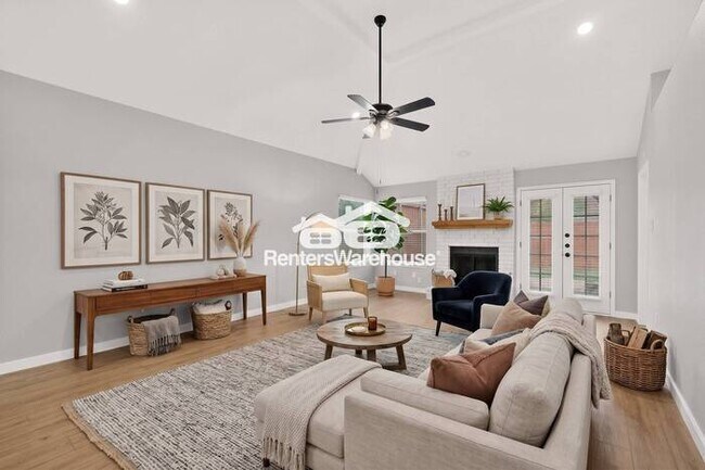 Foto del edificio - Renovated Open Floor Plan In Carrollton