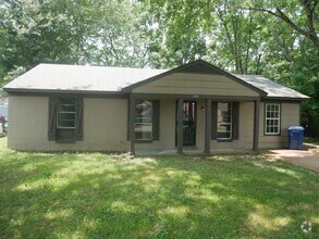 Building Photo - 6335 Greenbriar Dr