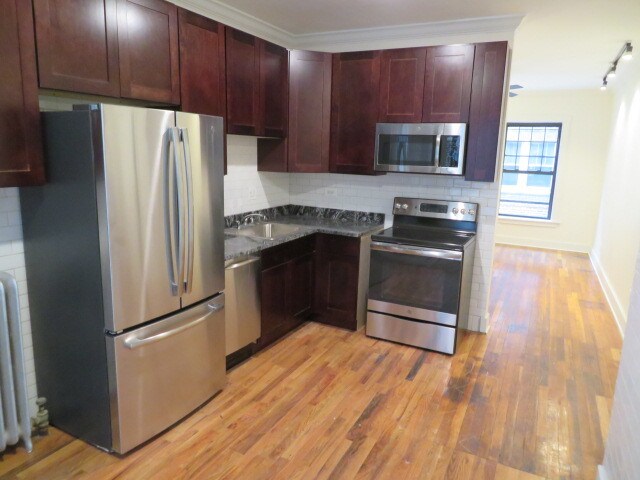 Primary Photo - 845 W Agatite Ave