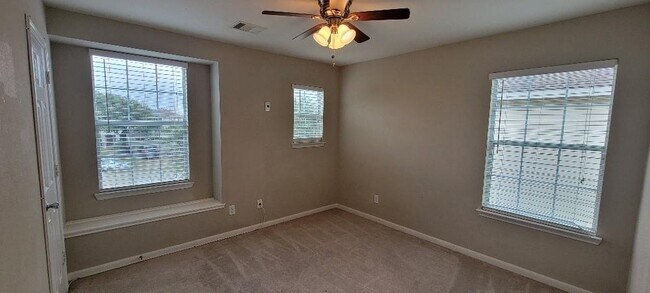 Foto del edificio - 214 Remington Ridge Dr