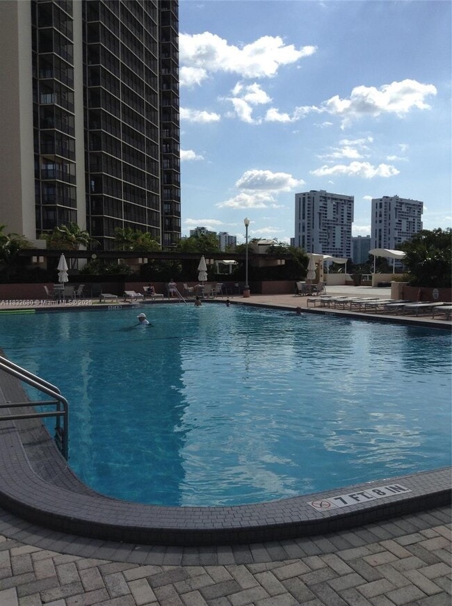 Building Photo - 2 bedroom in Aventura FL 33180