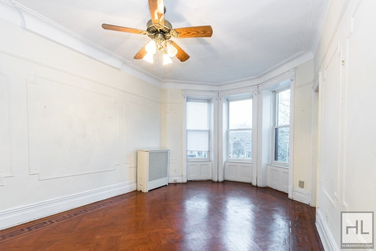 Primary Photo - 184 Ocean Pkwy