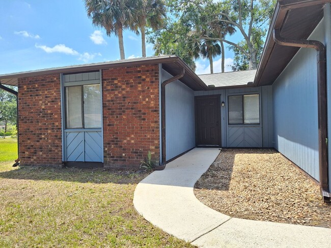 Foto del edificio - 2BR 2BA 1 CAR GARAGE DUPLEX