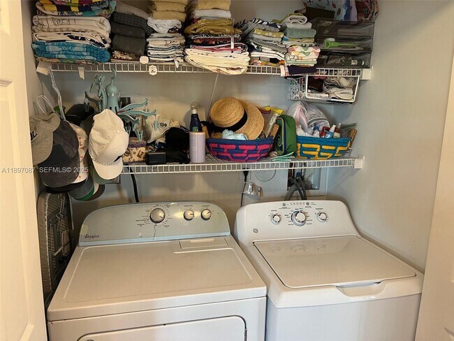 Building Photo - 2000 N Bayshore Dr