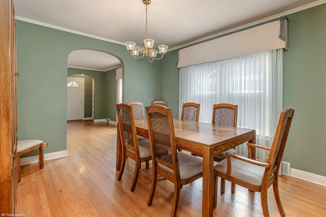 Foto del edificio - 9136 Sproat Ave