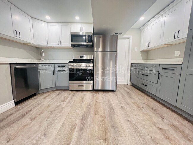 Foto del edificio - 6316 N Rockwell St