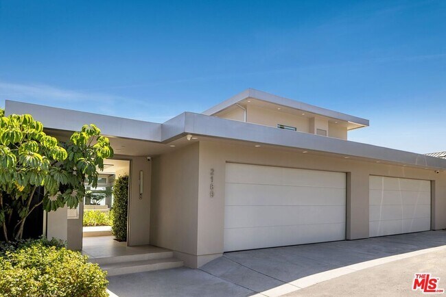 Building Photo - 2189 Summitridge Dr