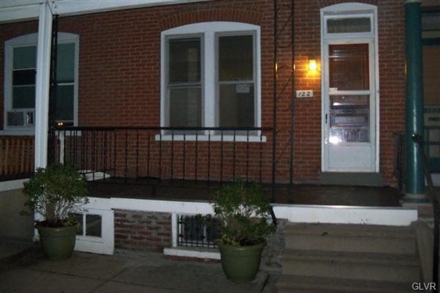 Foto del edificio - 122 N Franklin St