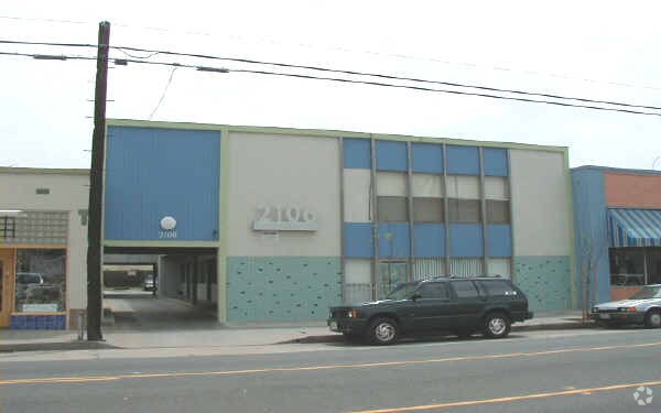 Building Photo - 2106-2108 E 4th St