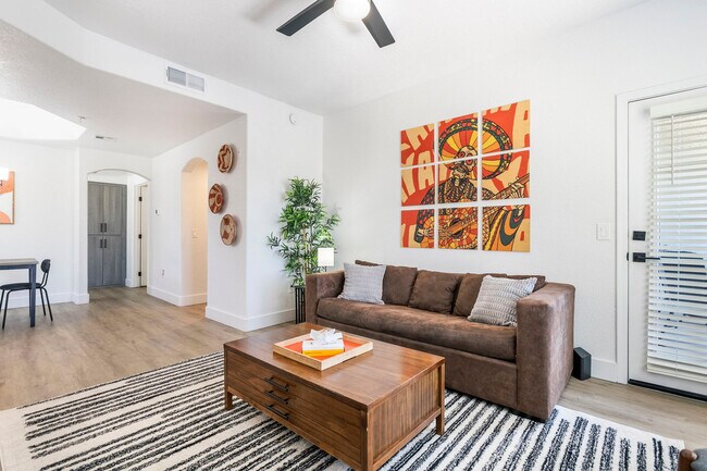 Building Photo - 15608 N 71st St