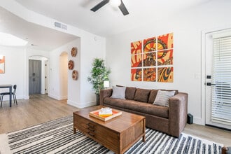 Building Photo - 14201 N 70th Way