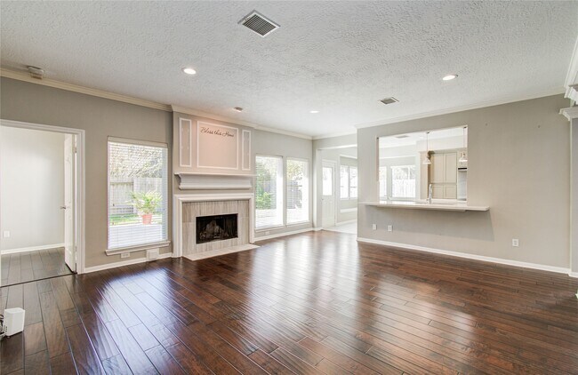 Foto del edificio - 14806 Flowerwood Dr