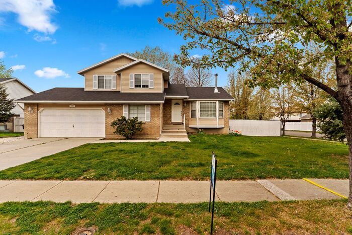 Primary Photo - Amazing Single Family Home for Rent in Cen...