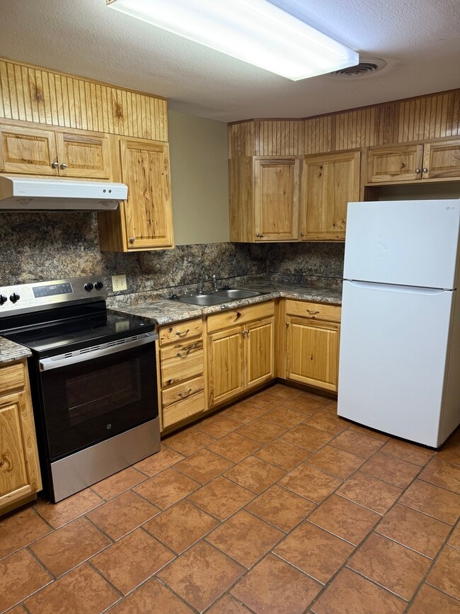Building Photo - 3682 Ambler Ave