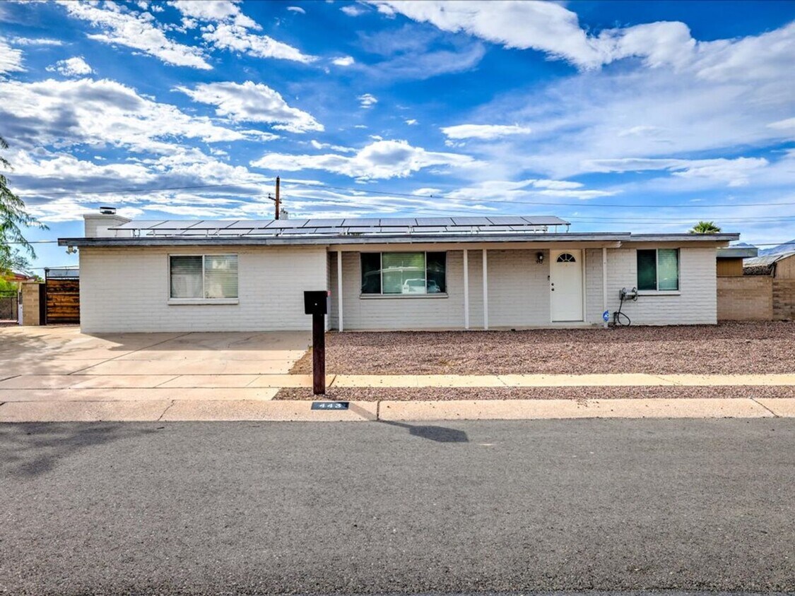 Primary Photo - 4 Bedroom, 3 Bathroom with SOLAR!