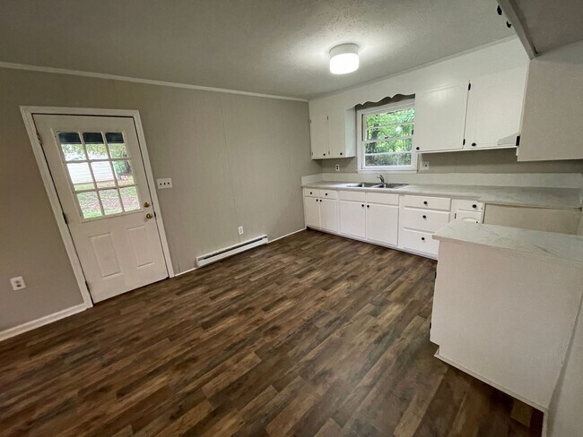 Foto del edificio - Freshly painted 2 bedroom 1 bath house- Pet Friendly!