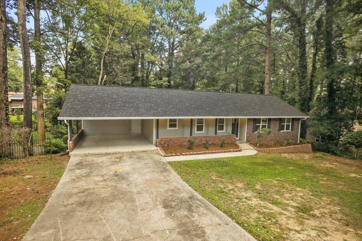 2489 Greenwood Cir, East Pt, GA 30344 House Rental in East Point, GA