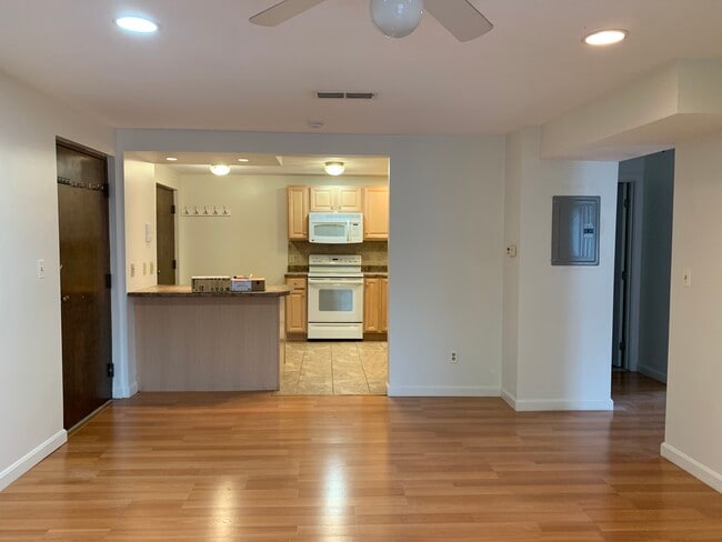 Living to Kitchen - 305 Riverside Ave