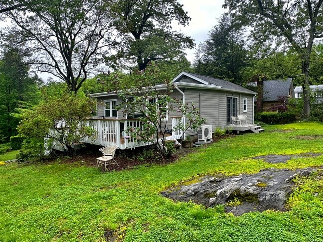 Foto del edificio - 18 Inglenook Dr