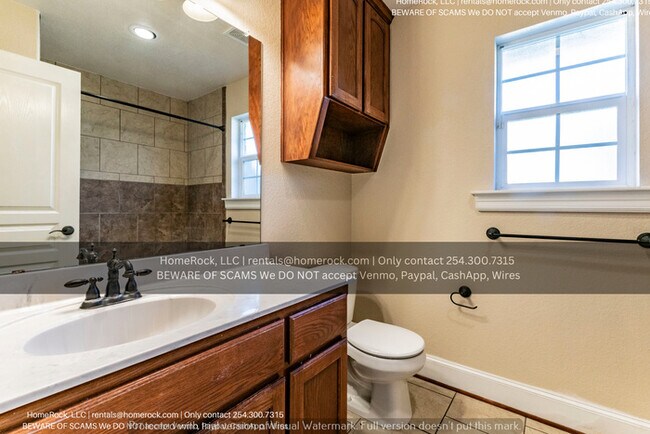 Building Photo - 3 Bedroom 2 Bath Available SOON