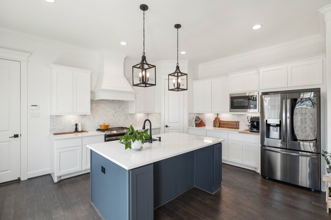 Building Photo - 817 W 19th St