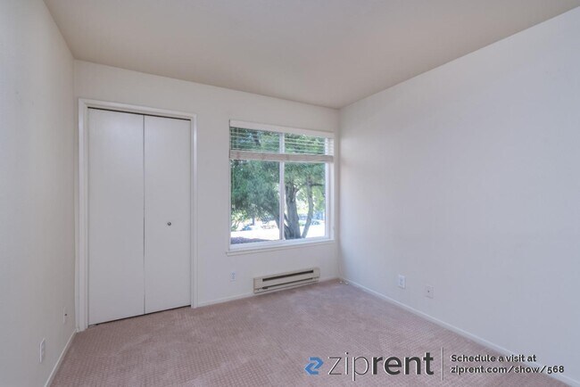 Building Photo - 174 Bayside Ct