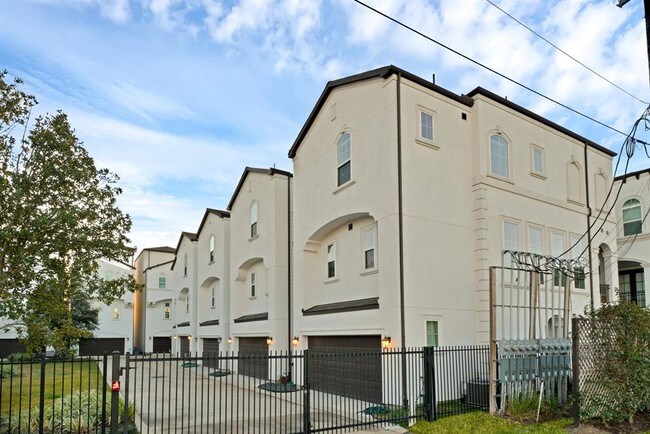 Building Photo - 2720 Freund St