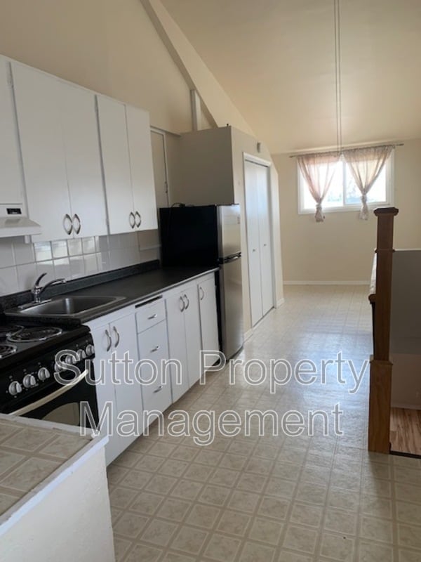 Building Photo - 10120-10103 103 Ave