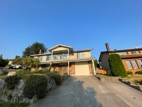 Building Photo - 1020 Dory St