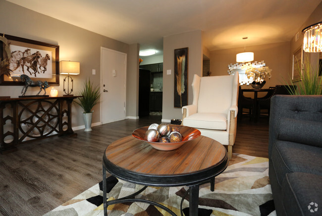 6 Eleven Lamar Apartments Rentals - Arlington, TX | Apartments.com