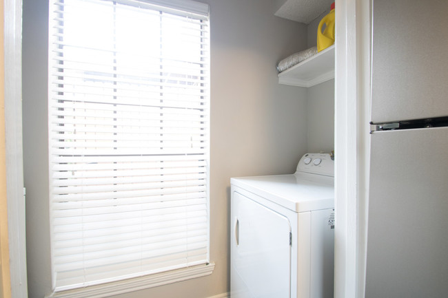Laundry Area - Broadwater at Salado Creek
